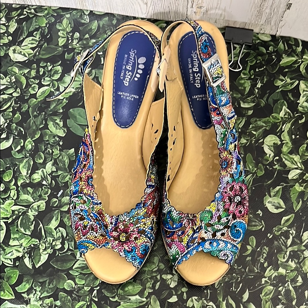 Spring Step Multicolor Heels - Picture 10 of 10